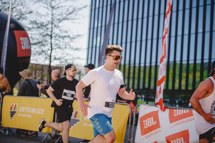 Sportowe serce Katowic zabiło dla potrzebujących. Sukces II edycji JBL Run Katowice #1